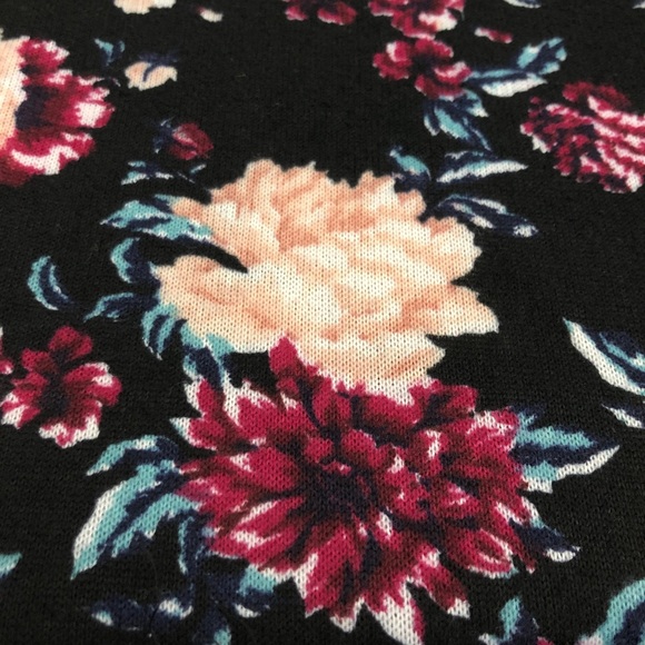 4/$25 Sale soft floral tunic top 3/4 sleeve - Picture 8 of 8